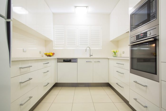 Contoh desain lemari gantung dapur minimalis